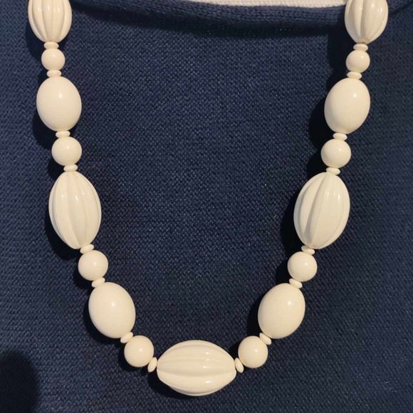 60s Fantastic Plastic Cream Beaded Necklace | Vintage - Picture 2 of 10